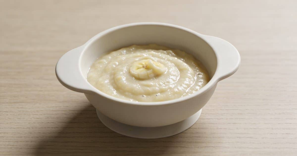 Bol de compote de banane pour bebe