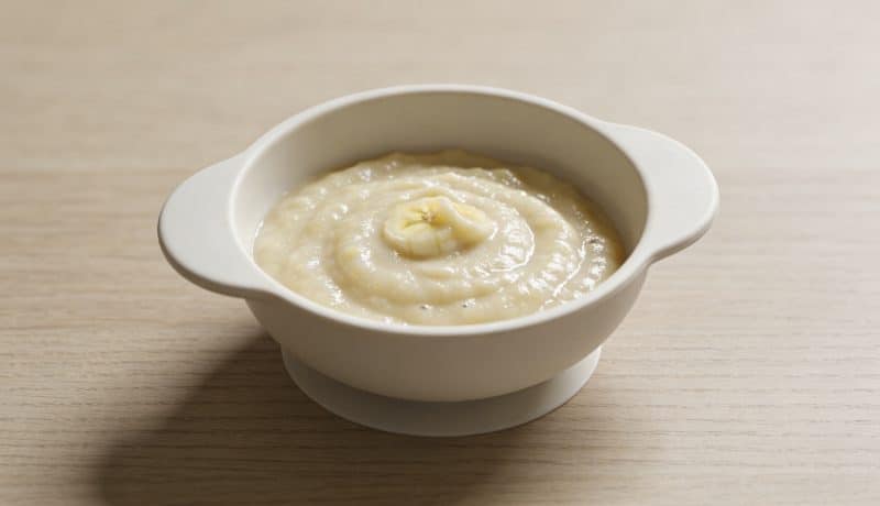 Bol de compote de banane pour bebe