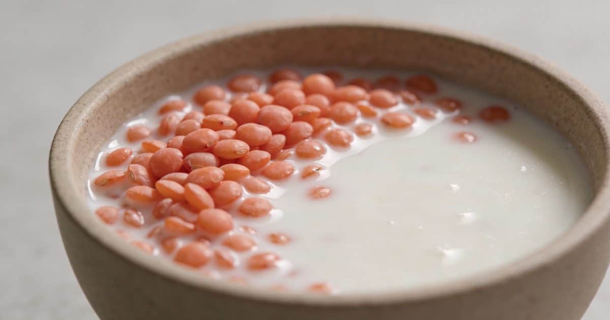 Bol de lentilles corail cremoses au lait de coco
