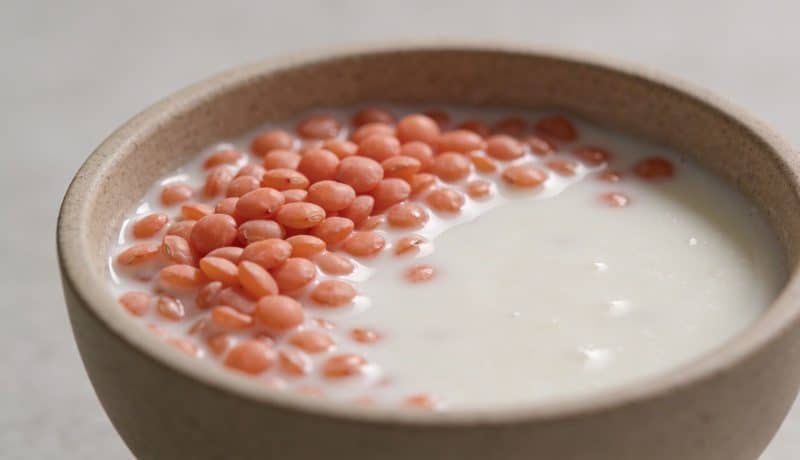 Bol de lentilles corail cremoses au lait de coco