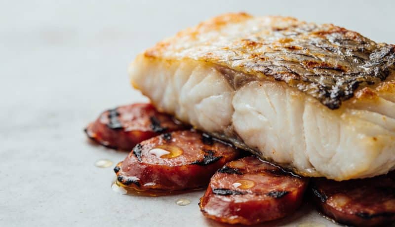 Filet de cabillaud sur lit de chorizo grillé
